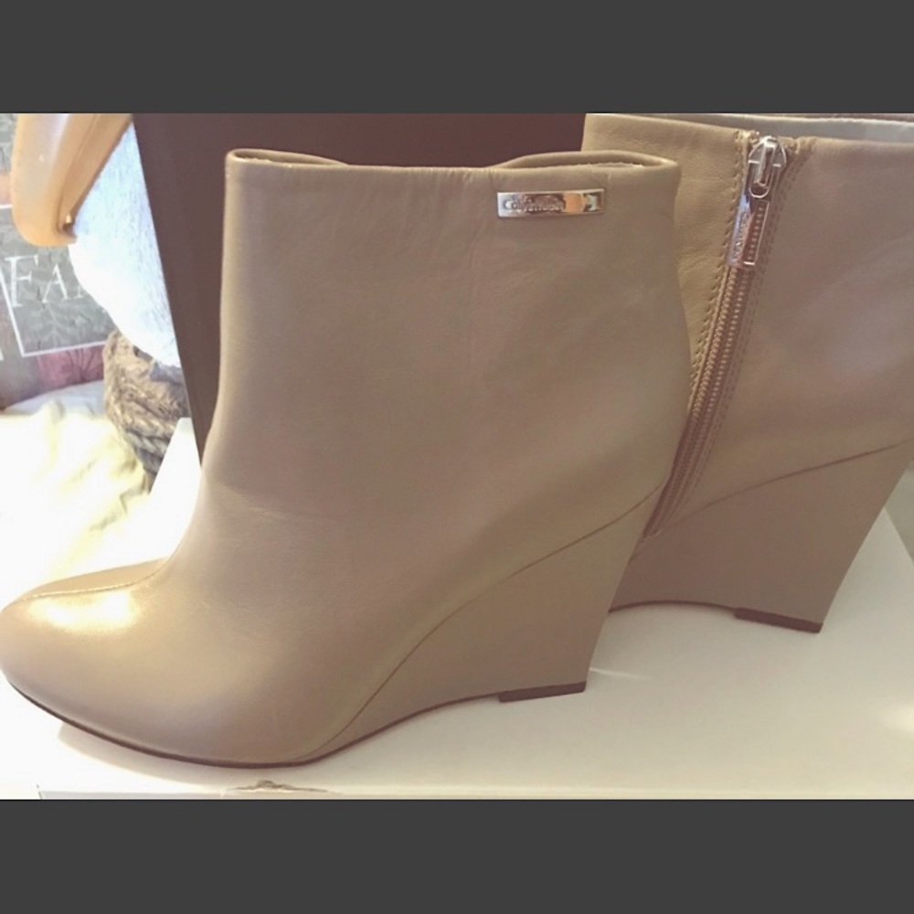 NWOT Sheep Skin Calvin Klein booties